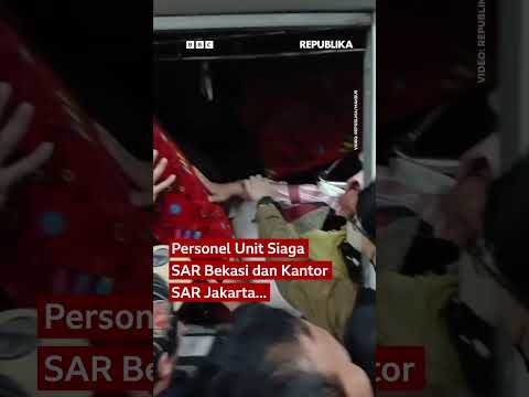 Kereta api jarak jauh menabrak KRL di Stasiun Bekasi Timur - BBC News Indonesia
