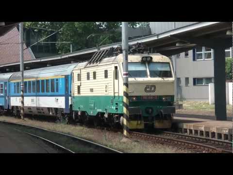 ČD Banán 151.016 odchádza zo stanice Ostrava hl.n. na čele Ex 231 "Kysuca"