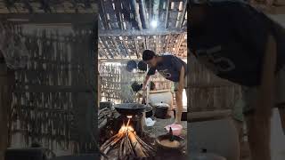 Download lagu Masak sederhana dengan kondisi rumah memperihatinkan. mp3
