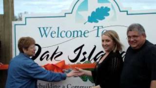 preview picture of video 'Oak Island Sign Dedication After Hurricane Ike'