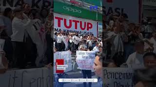 Download lagu Hundreds of Manado IT Center Employees and Tenants Hold Peaceful Demonstration, Protesting Allege... mp3
