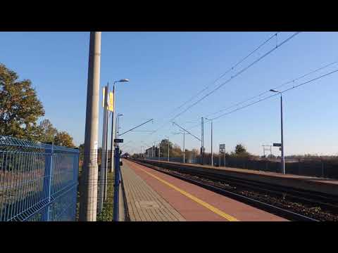 EP09-003 Z IC Wyspiański przejeżdża przez p.o. w Pełkiniach.