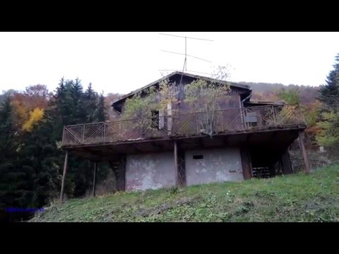 Opustené chaty a pionierský tábor