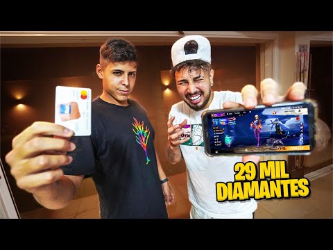 GASTEI 1000 REAIS ESCONDIDO NO FREE FIRE COM O CARTÃO DO MEU AMIGO