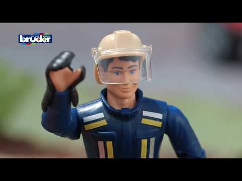 video-Hasičský Land Rover Defender s figúrkou hasiča BRUDER