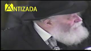 ניגון כי אלוקים יושיע ציון בהתוועדות הרבי מליובאוויטש - התמונה מוצגת ישירות מתוך אתר האינטרנט יוטיוב. זכויות היוצרים בתמונה שייכות ליוצרה. קישור קרדיט למקור התוכן נמצא בתוך דף הסרטון