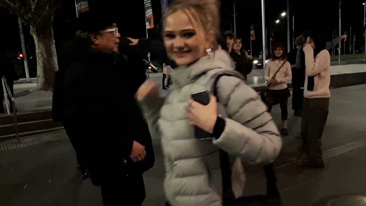 Sweet Caroline,Neil Diamond, cover Frankie Lee Melbourne Australia,Busking,Bose S1 Pro