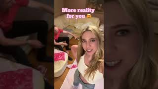 Sie waren absolut begeistert bis 23 Uhr beim Ausschneiden der pinken Badeshorts zu helfen!