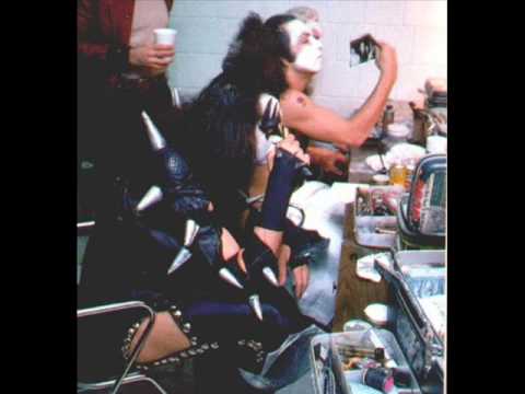 Doncha Hestitate - Kiss