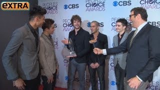 'Extra' Raw! At the People's Choice Awards