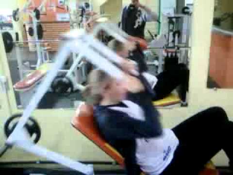 Paulinha malhando na Academia Movimento