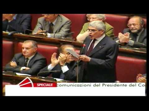 Casini: il governo ha la maggioranza ma non governa, galleggia