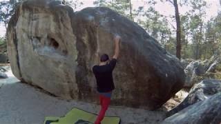 Video thumbnail of Dévers et des Pas Dures, 4-. Fontainebleau