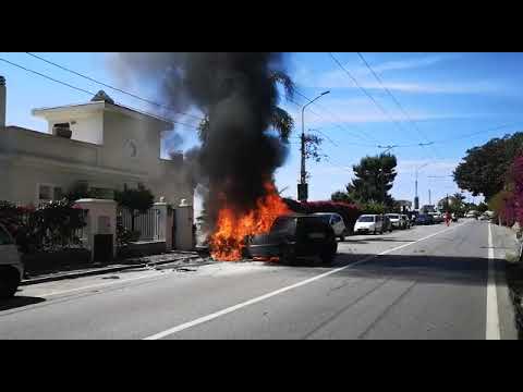 Sanremo, scontro tra auto e moto provoca incidente devastante. Due auto avvolte dalle fiamme