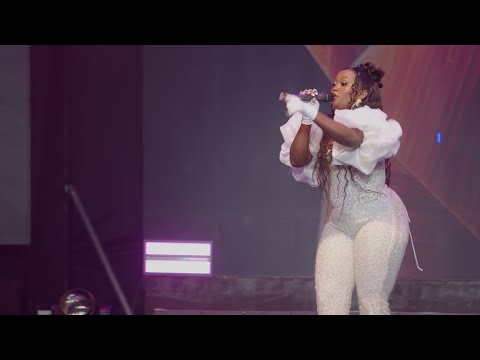 Carol Nantongo - Nyiga Wano (Live Performance)