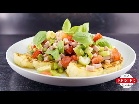 Gebratenes Karfiolschnitzel mit Avocado-Schinken-Salat