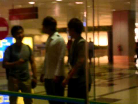 ZE:A - Jun Young & Dong Jun arrival in Singapore part 2.