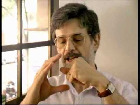 El pecho de silicio sobre la espalda