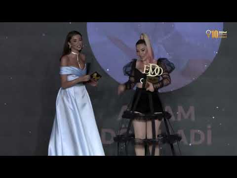 Ayçam - Yılın En İyi Çıkış Yapan Pop Şarkıcısı - 10. Dijital Dünyanın Enleri Ödül Töreni