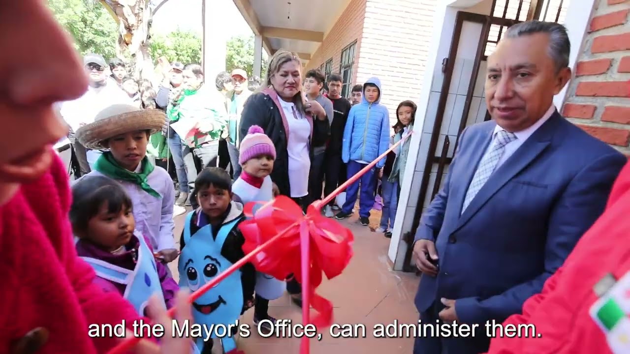 Entrega de baños en Montero INGLÉS