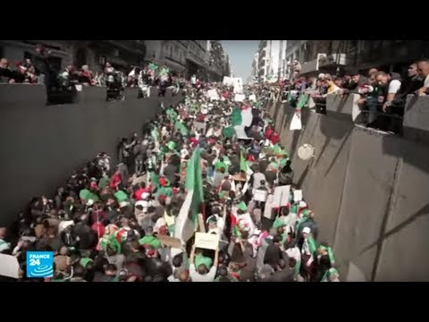 الجزائريون يتظاهرون للجمعة السابعة للمطالبة برحيل جميع رموز "النظام"