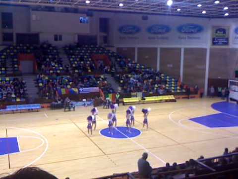 Majoretele EGB in pauza unui meci al BC ICIM Arad