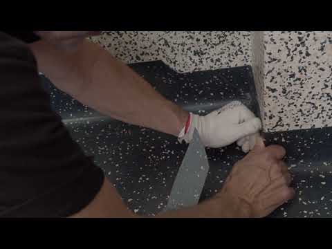 TARKETT Verlegevideo PVC Boden: Wie wird ein homogener iQ Bodenbelag mit Wandhochzug verlegt?