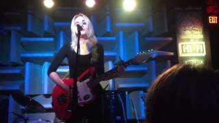 Jessica Lea Mayfield : Nervous Lonely Night