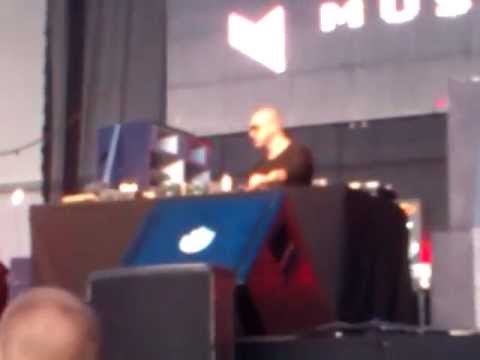 MARCO CAROLA plays Wender A. & Rods Novaes - Samba(Fabian Argomedo Rmx)@Musicland Festival 2012.flv