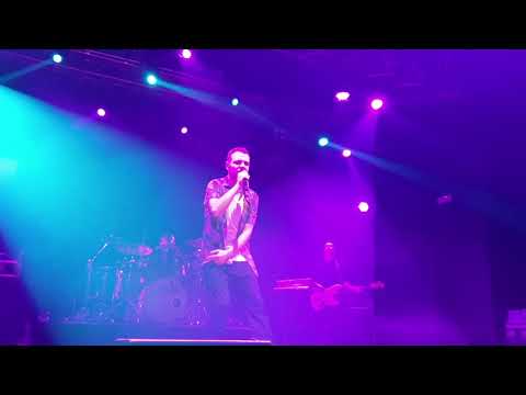 Anastasio canta "Mio Fratello E' Figlio Unico"