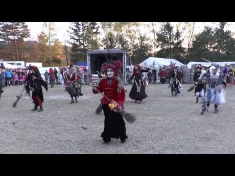 Tanz der Wolfshäger Hexenbrut an Walpurgis 2017, zum Lied "Schüttel deinen Speck" von Peter Fox