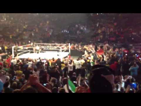 Wwe raw 4/8/13 - Dolph Ziggler entrance crowd view