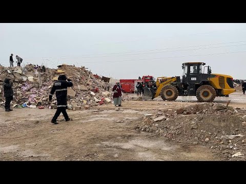 Video | Morocco: excavator clears rubble after collapse of two buildings kills 22 in Fes | AFP
