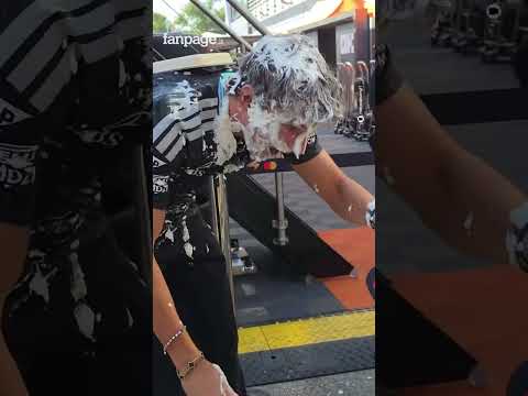 Kimi Antonelli riceve una torta in faccia: lo scherzo del team Mercedes per festeggiare il suo compl