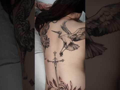 El sorprendente proyecto de tatuaje en la espalda que cautivará a todos #tattoo #viral #shorts