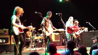 Steve Earle and the Mastersons