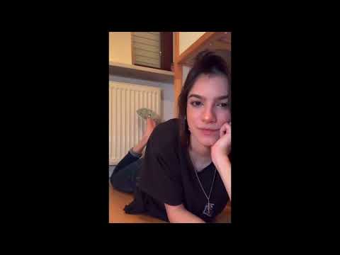 Sweeet amateur babe removes her socks and unveils her great feet and toes