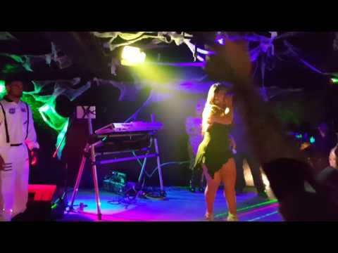 mulher melancia Andressa soares  brasil cantante en concierto en philly