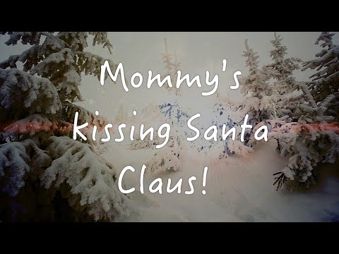 Jackson 5 - I Saw Mommy Kissing Santa Claus (Official Lyrics Video)