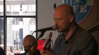 Radio 1: Flip Kowlier - &#39;Detox Danny&#39; (Live in het Kiescafé)