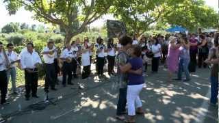 preview picture of video 'Grupo de cantares de Farminhão na festa da aldeia - 2012 - parte 2'