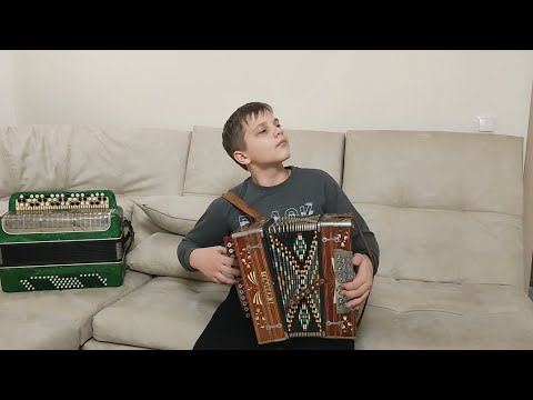 Одинокая ветка сирени. Исполняет: Тусин Никита