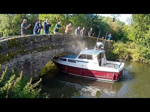 Idiots In Boats Caught on Camera