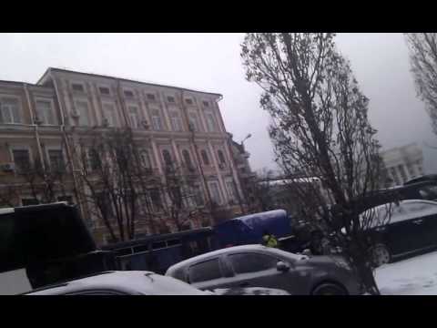 Колонна "Тигра" стоит на Владимирской в сторону Михайловской площади (видео)