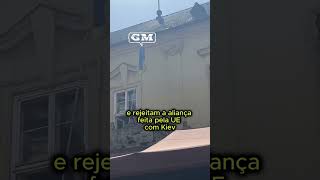 Tchecos removem bandeira de país em conflito