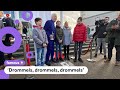 De Baron (uit Bassie en Adriaan) krijgt een speciale tegel