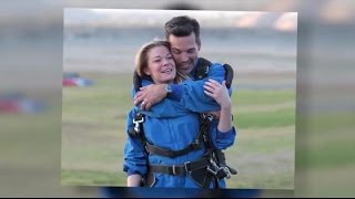 LeAnn Rimes and Eddie Cibrian Fall in Love Skydiving | Splash News TV | Splash News TV