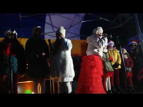 Karina Sędkowska-Staszewska wraz z podopiecznymi ze Studia Piosenki