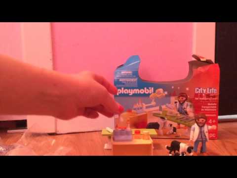 Opening Playmobil vet kit