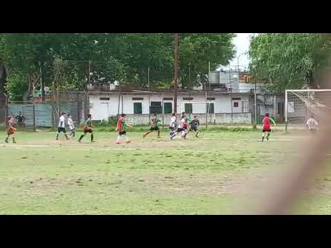 Aaron Duples definiendo contra Ferroviario ;  Dalmine 1 Ferroviario 0.